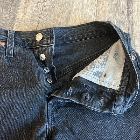 Levi’s 501 black distressed shorts - Picture 2 of 3